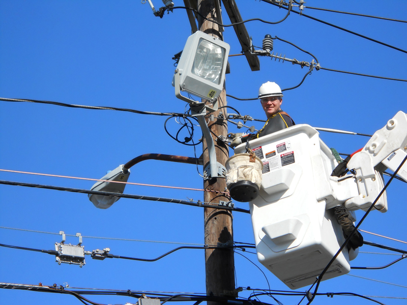 Eleccom - Repair and Maintenance to overhead power lines in Wilmington, MA